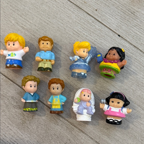 Fisher-Price Other - Fisher Price Little People Bundle of 8